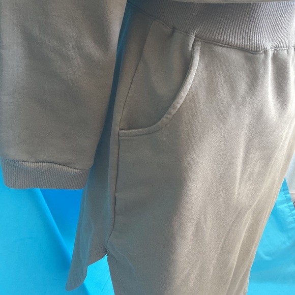 Buy2items get1 free.3/$20items for$40. Olive 2 piece set, skirt &long sleeve top - Picture 3 of 13